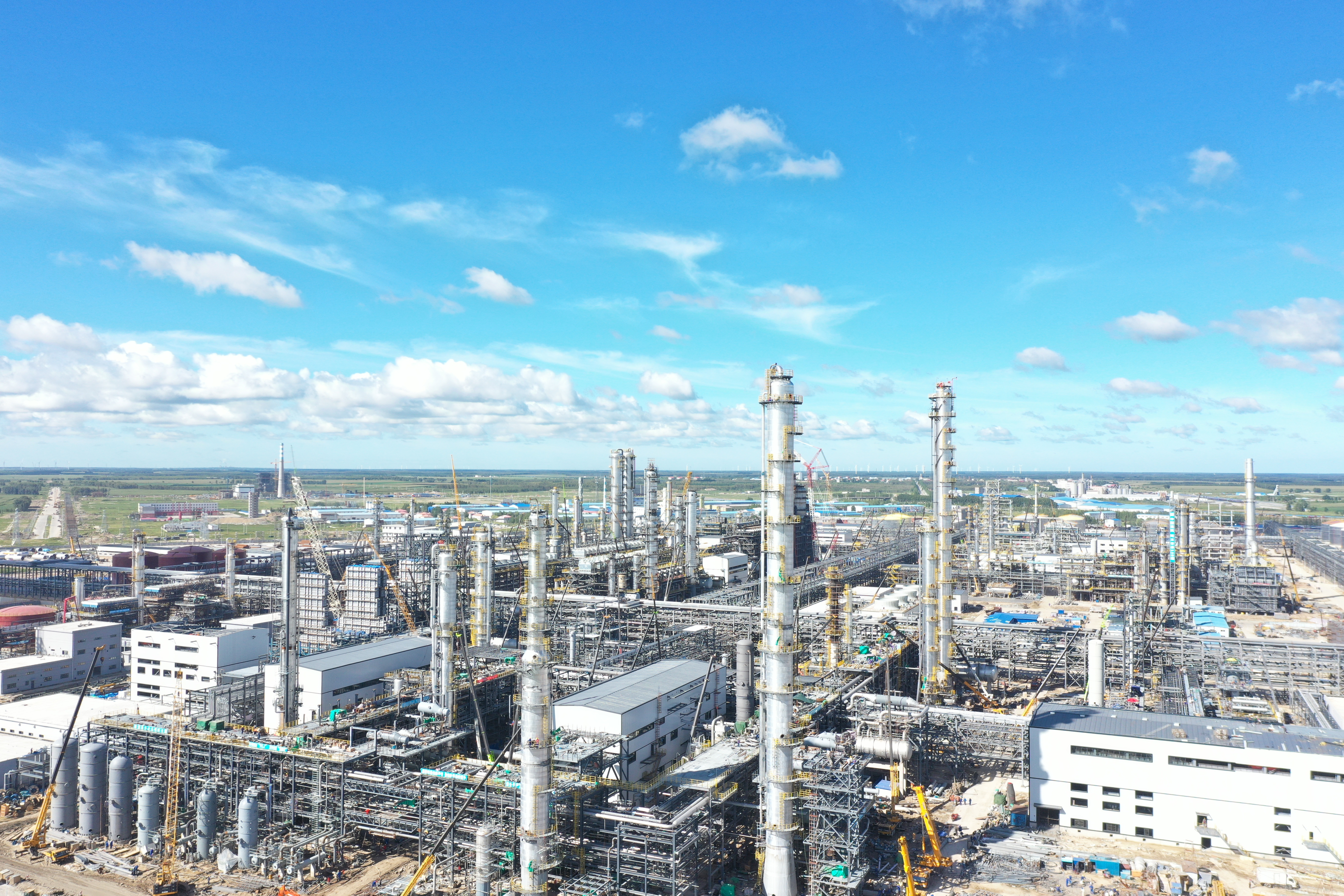 大庆龙油550万吨年重油催化热裂解项目及95万吨年聚烯烃项目1#、2#、4#联合及轻烃裂解工程1.jpg