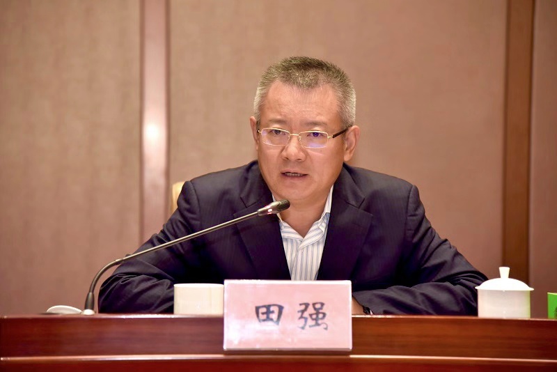 董事长.jpg 董事长.jpg