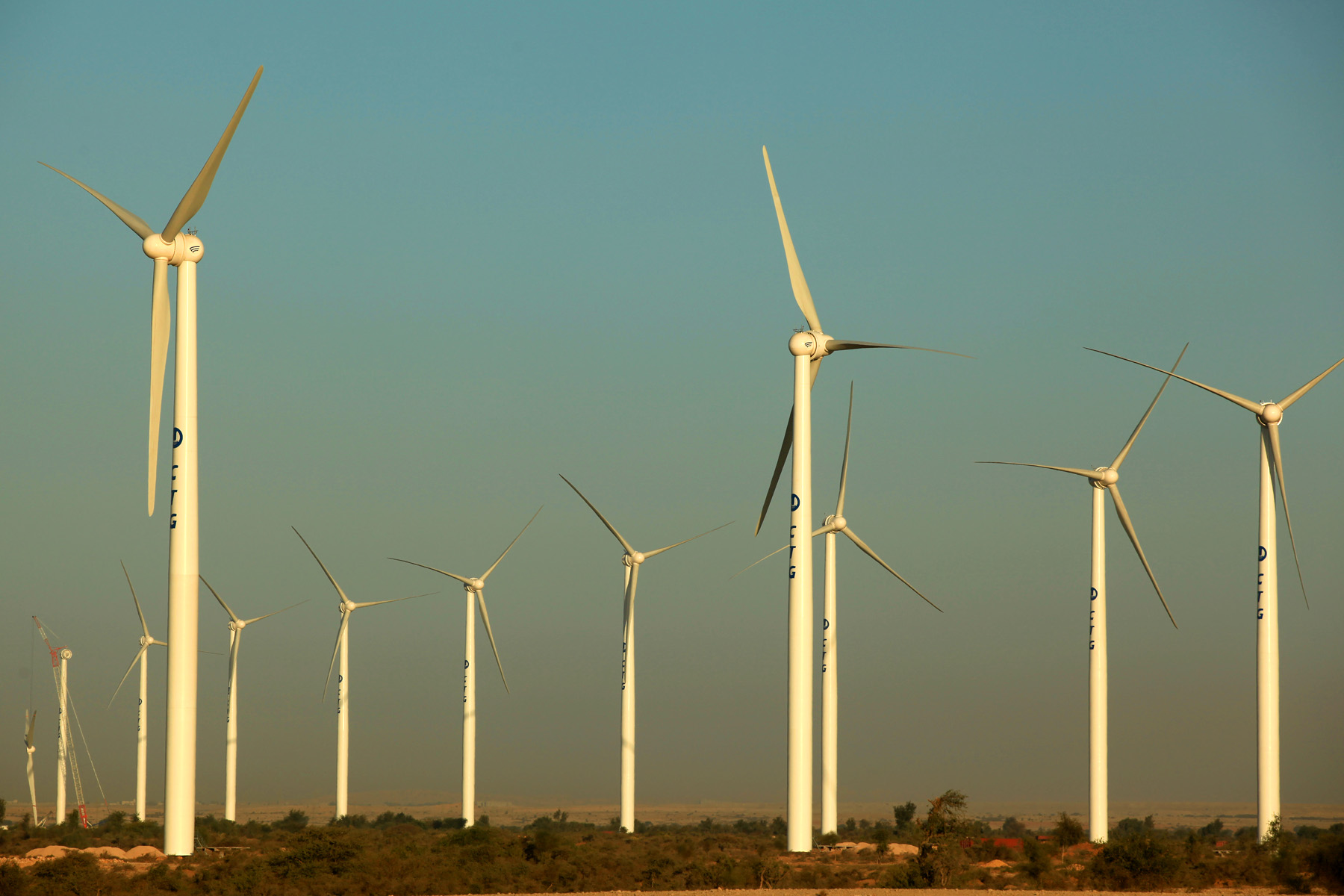 巴基斯坦第一风力发电项目-风电场风机全景图.jpg